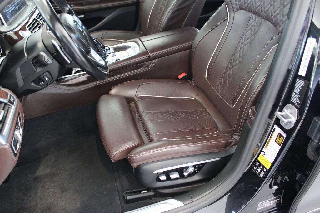 Used 2017 BMW 750i xDrive AWD/4WD image 10
