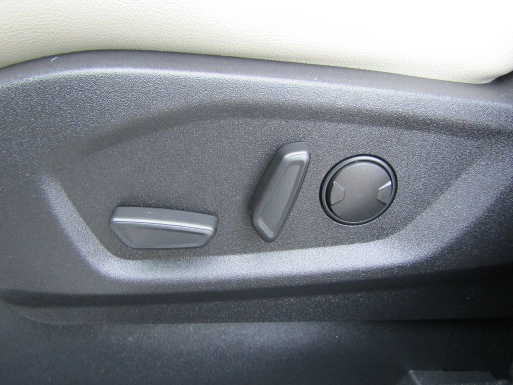 Used 2024 Ford Edge Titanium w/ Equipment Group 301A AWD/4WD image 22