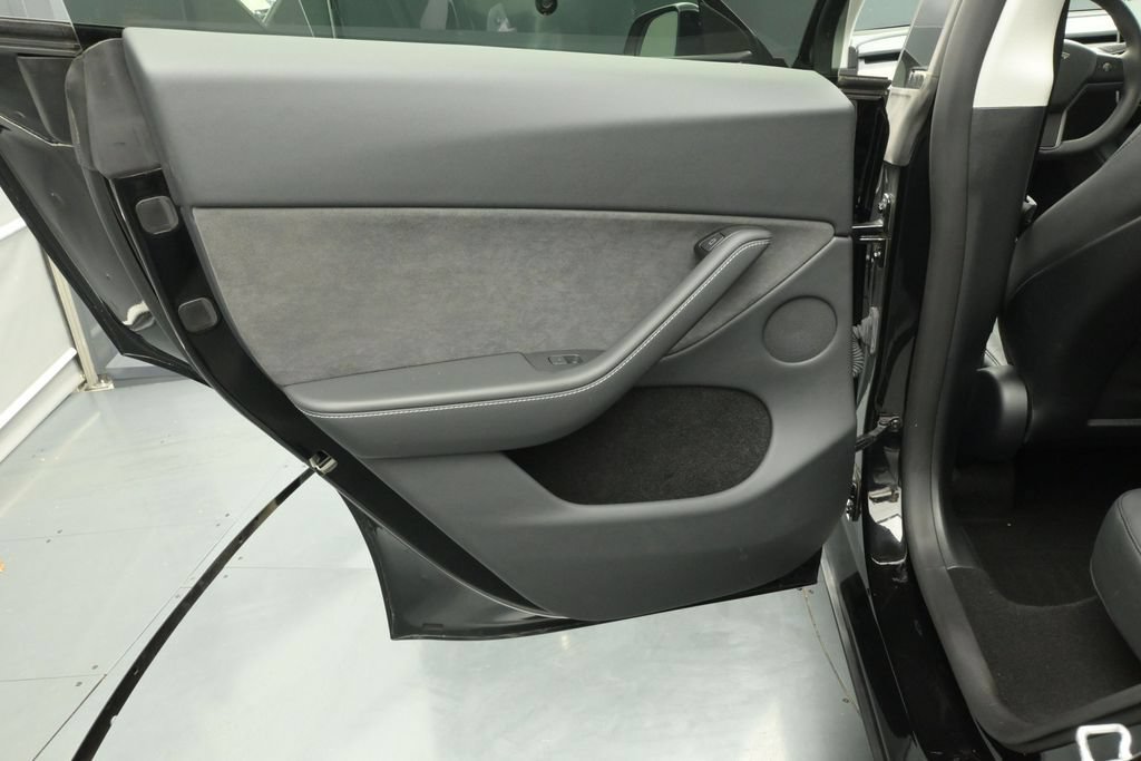 Used 2024 Tesla Model Y Performance AWD/4WD image 19