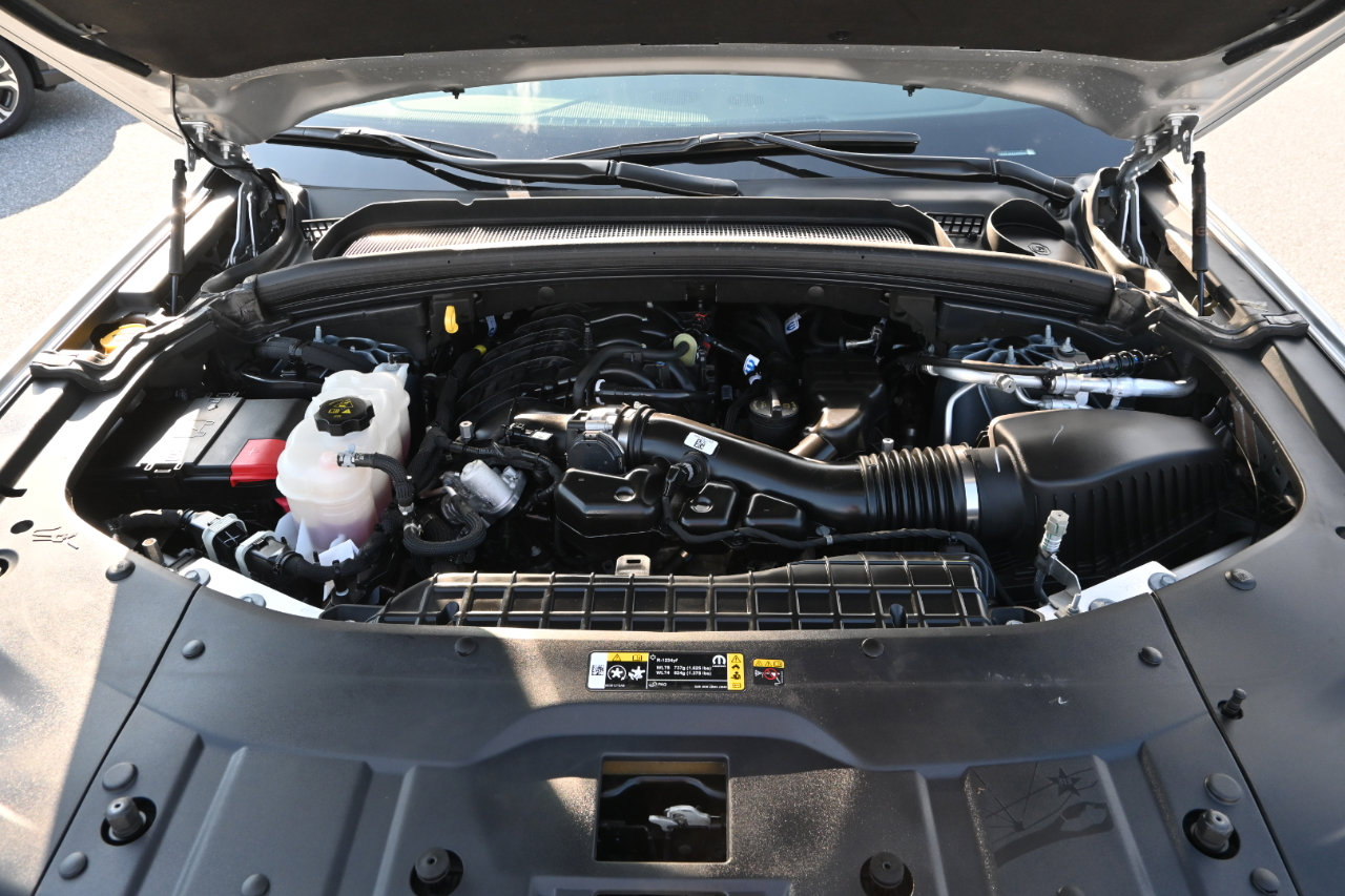 Used 2024 Jeep Grand Cherokee L Laredo image 42