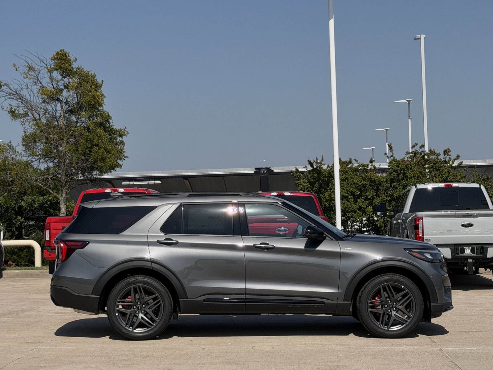 New 2026 Ford Explorer ST-Line w/ ST-Line Street Pack RWD video 3