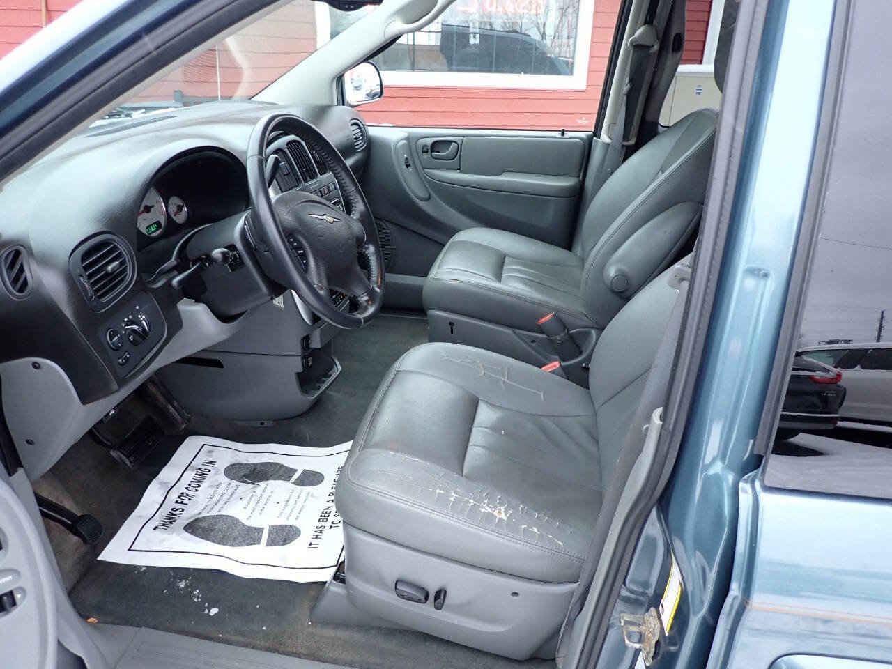 Used 2005 Chrysler Town & Country Touring w/ Luxury Group image 7