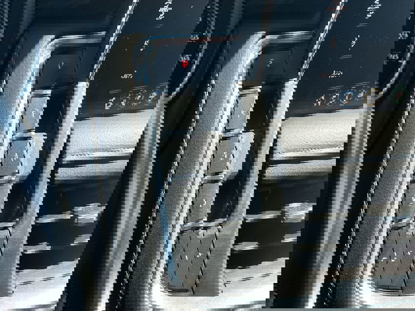 Used 2021 Chevrolet Suburban Z71 w/ Z71 Off-Road Package image 18