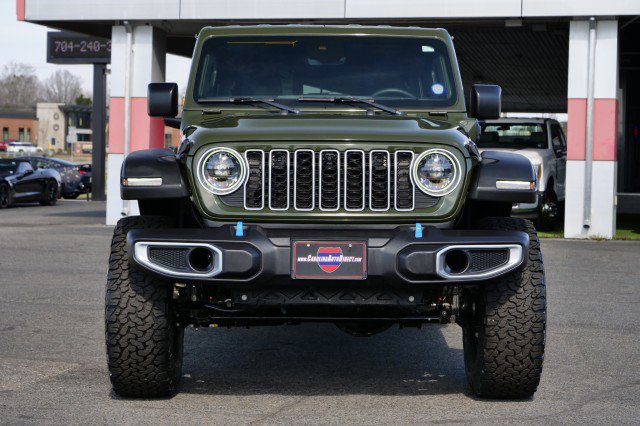 Used 2024 Jeep Wrangler Unlimited Sahara w/ Technology Group image 5