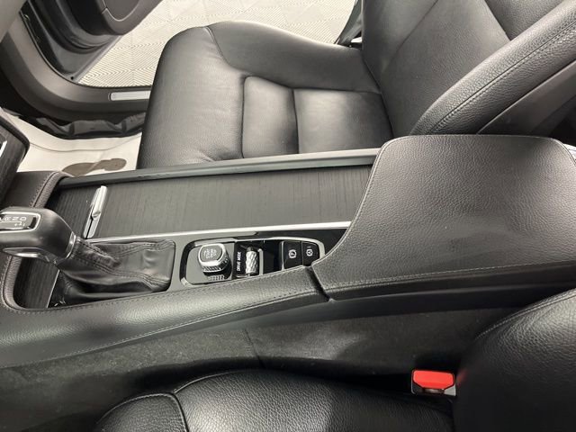 Used 2020 Volvo XC90 T6 Momentum image 27