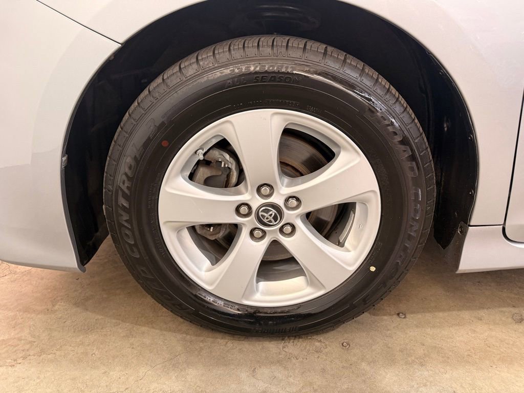 Used 2018 Toyota Sienna L image 13