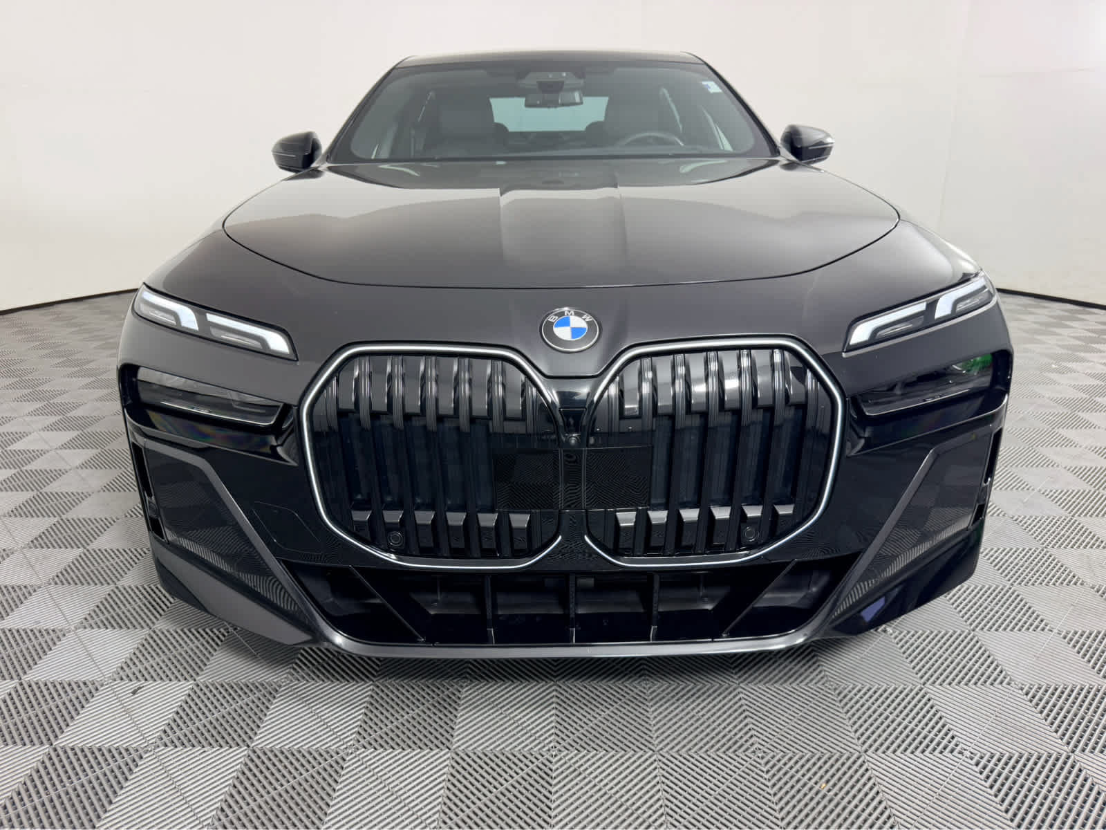 Used 2026 BMW 740i RWD image 8