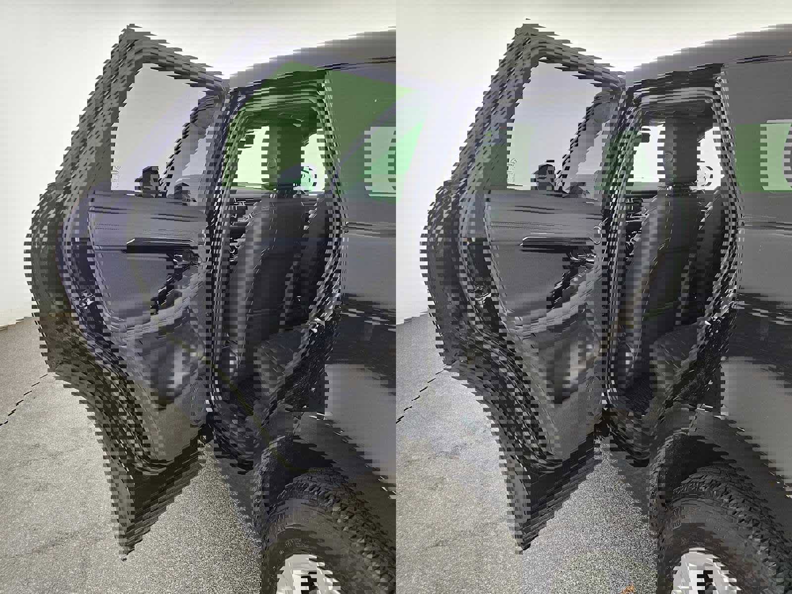 Used 2023 Land Rover Range Rover Evoque R-Dynamic SE image 19