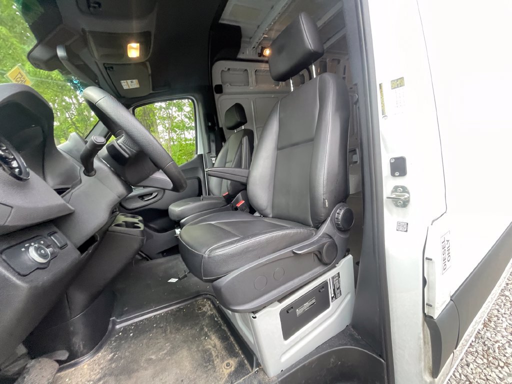 Used 2025 Mercedes-Benz Sprinter 2500 image 15