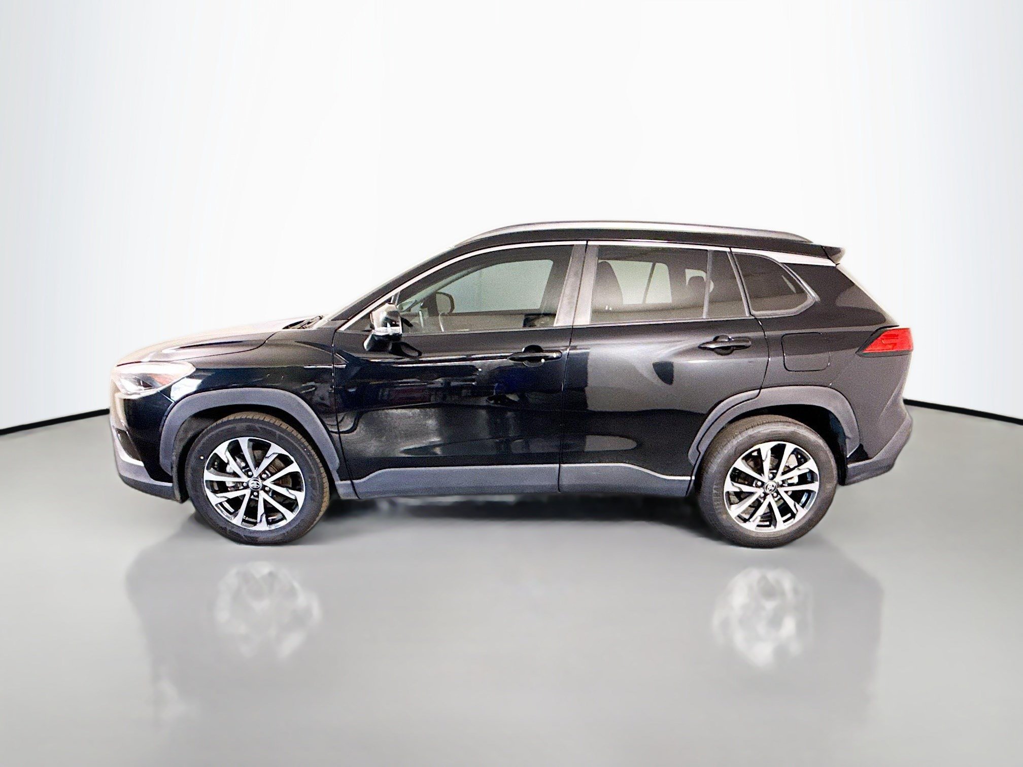 Used 2022 Toyota Corolla Cross XLE FWD image 6