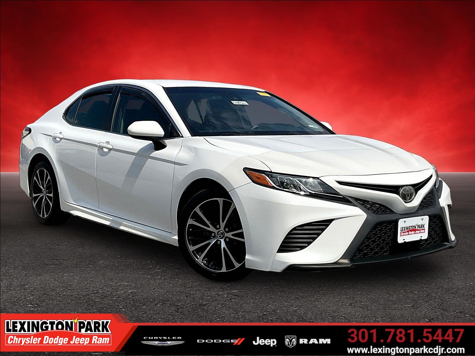 Used 2018 Toyota Camry SE FWD image 1