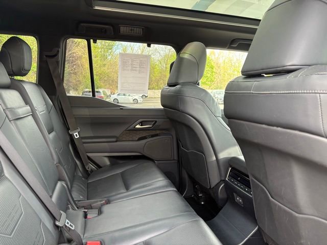 Used 2024 Lexus GX 550 w/ Accessory Package (2T) AWD/4WD image 19