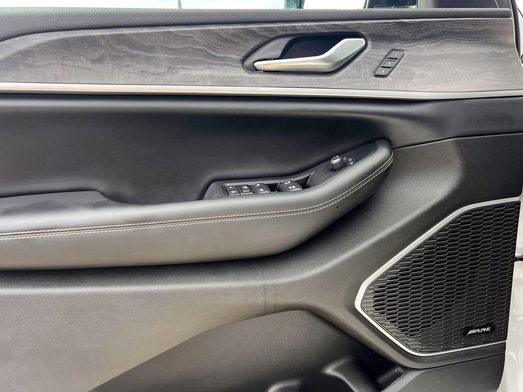 Used 2022 Jeep Grand Cherokee Limited 4xe image 16