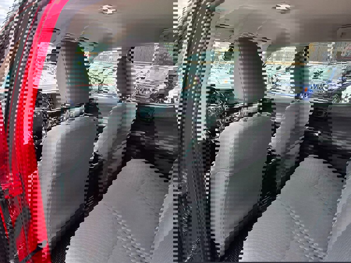 Used 2020 Toyota Tacoma SR5 image 32