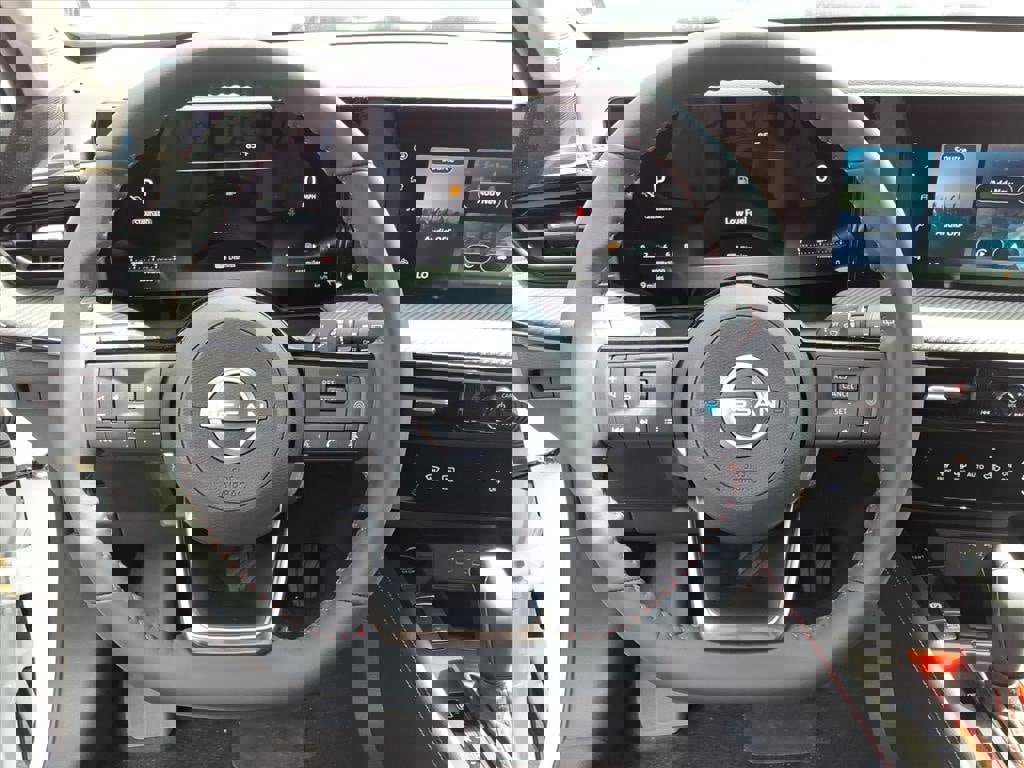 New 2025 Nissan Kicks SR image 12