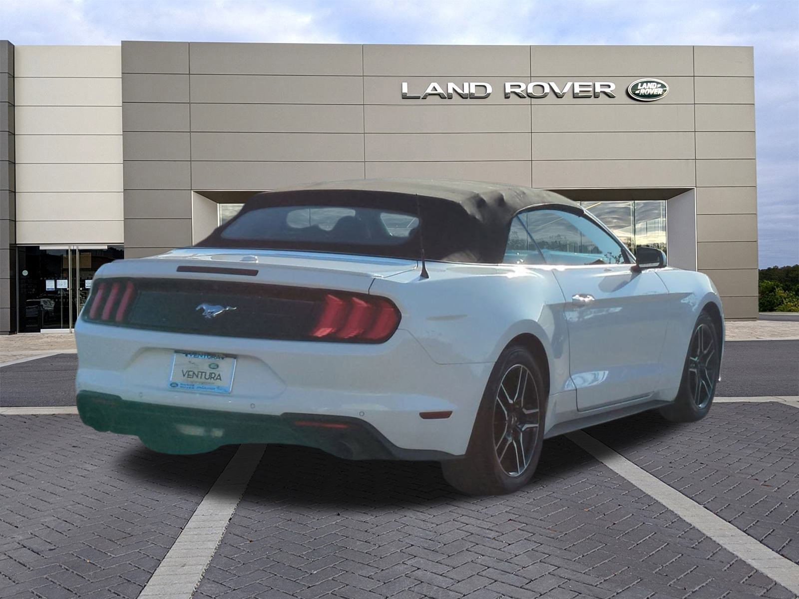 Used 2023 Ford Mustang Premium image 5