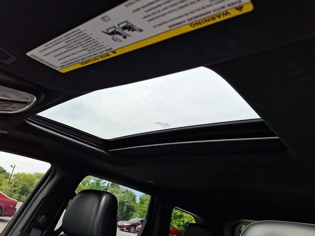 Used 2019 Jeep Grand Cherokee Laredo AWD/4WD image 15