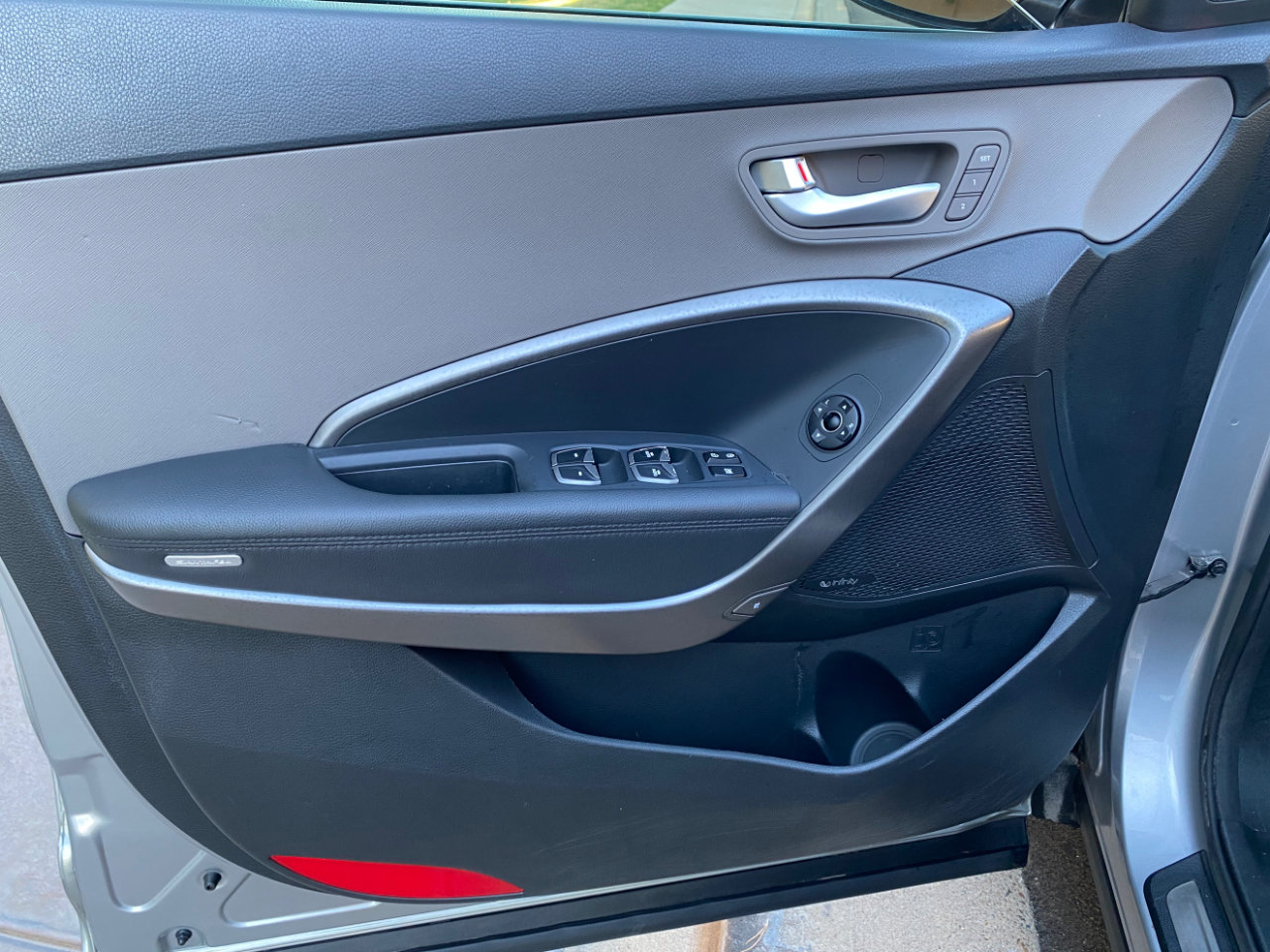 Used 2017 Hyundai Santa Fe SE Ultimate 3.3L Auto w/ SE Ultimate Tech Package 03 image 22