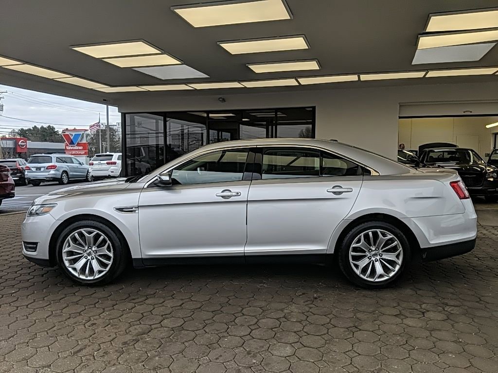 Used 2017 Ford Taurus Limited image 11