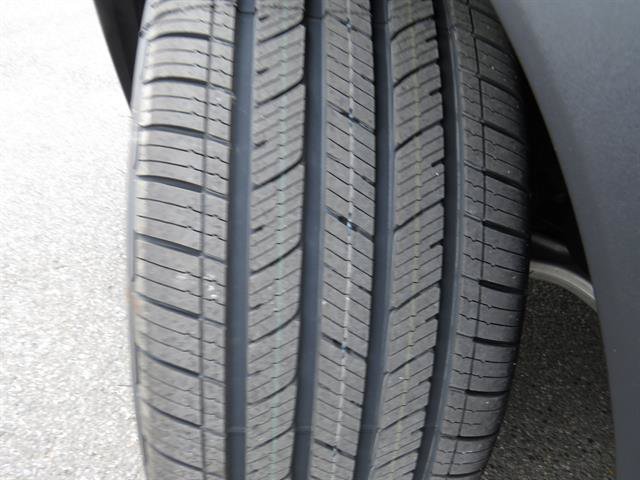 Used 2025 Mercedes-Benz GLE 450e 4MATIC w/ Driver Assistance Package image 26