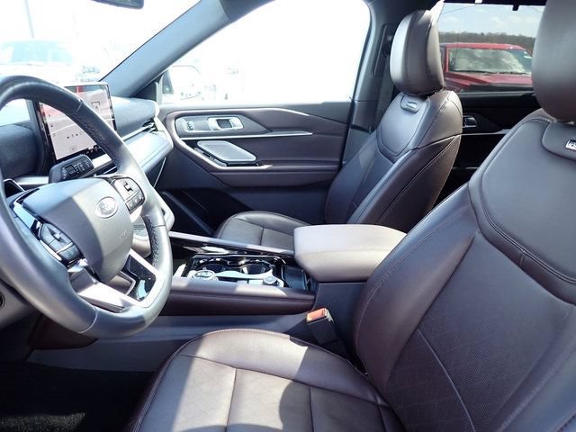 Used 2025 Ford Explorer Platinum AWD/4WD image 17