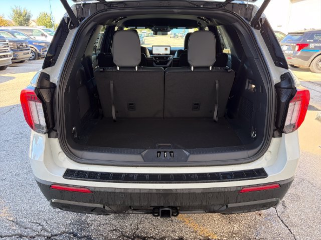 New 2027 Ford Explorer ST-Line w/ Premium Package AWD/4WD image 8