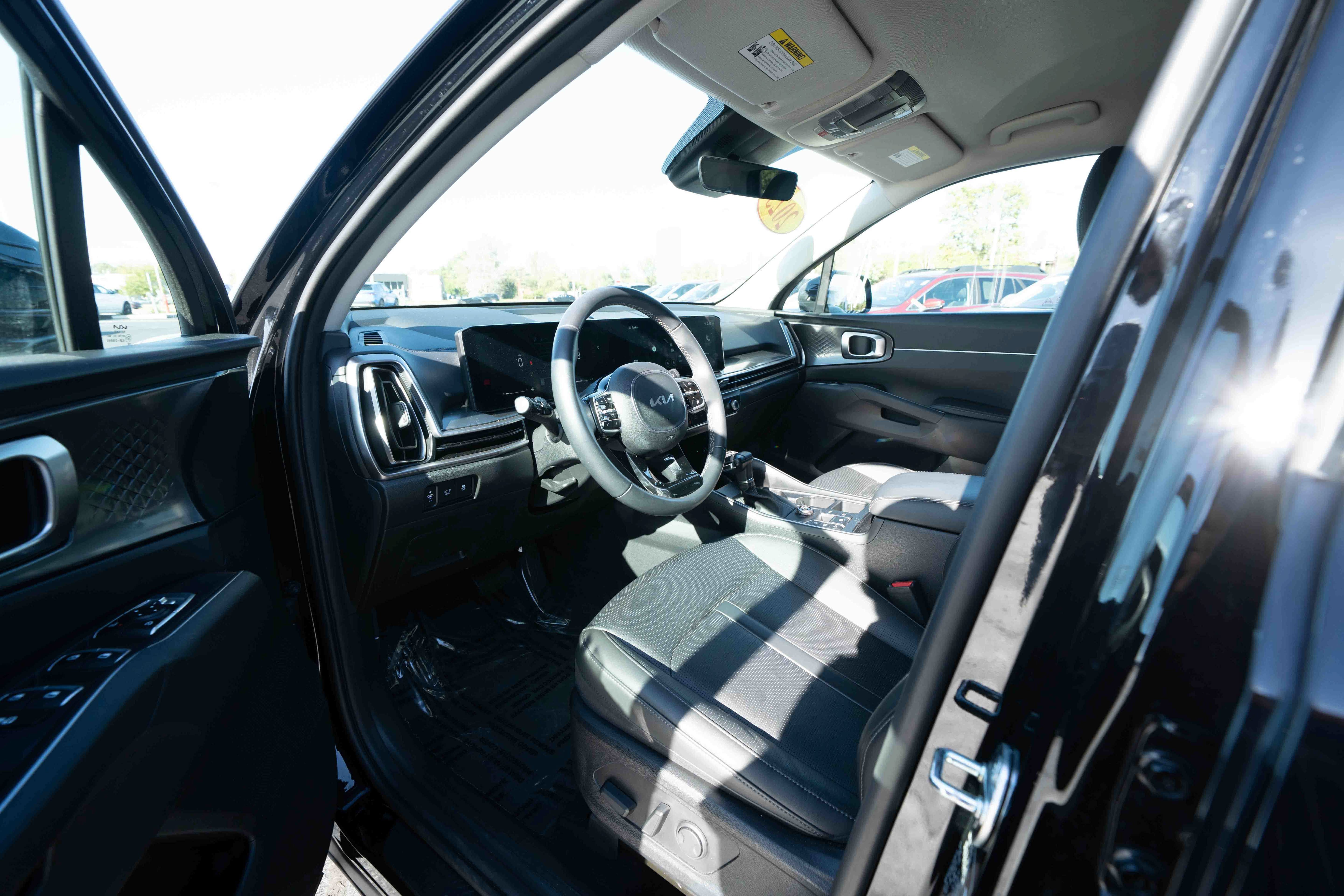 Used 2025 Kia Sorento EX FWD image 8