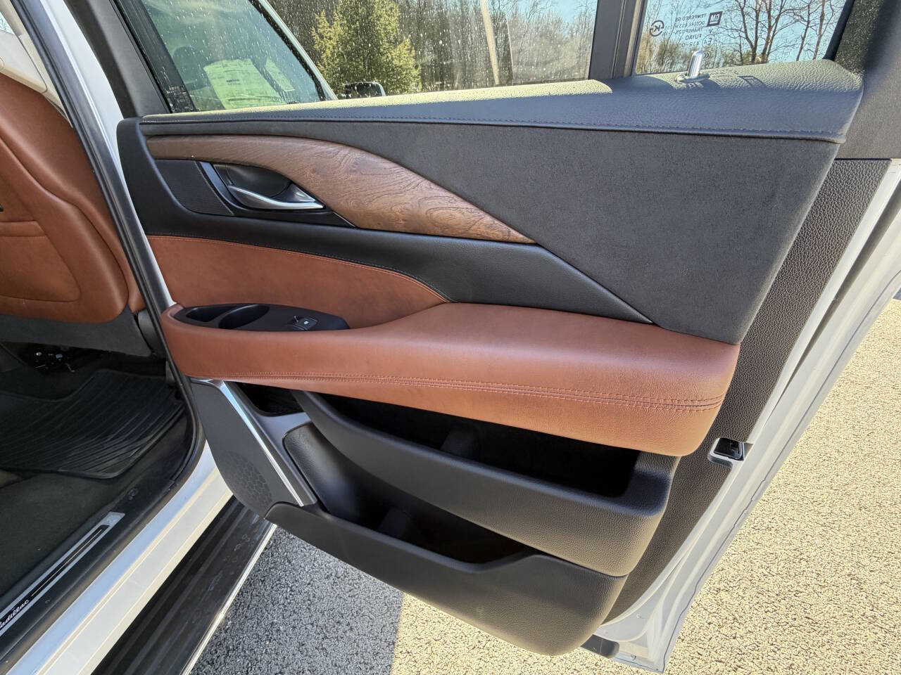 Used 2019 Cadillac Escalade ESV Luxury image 42