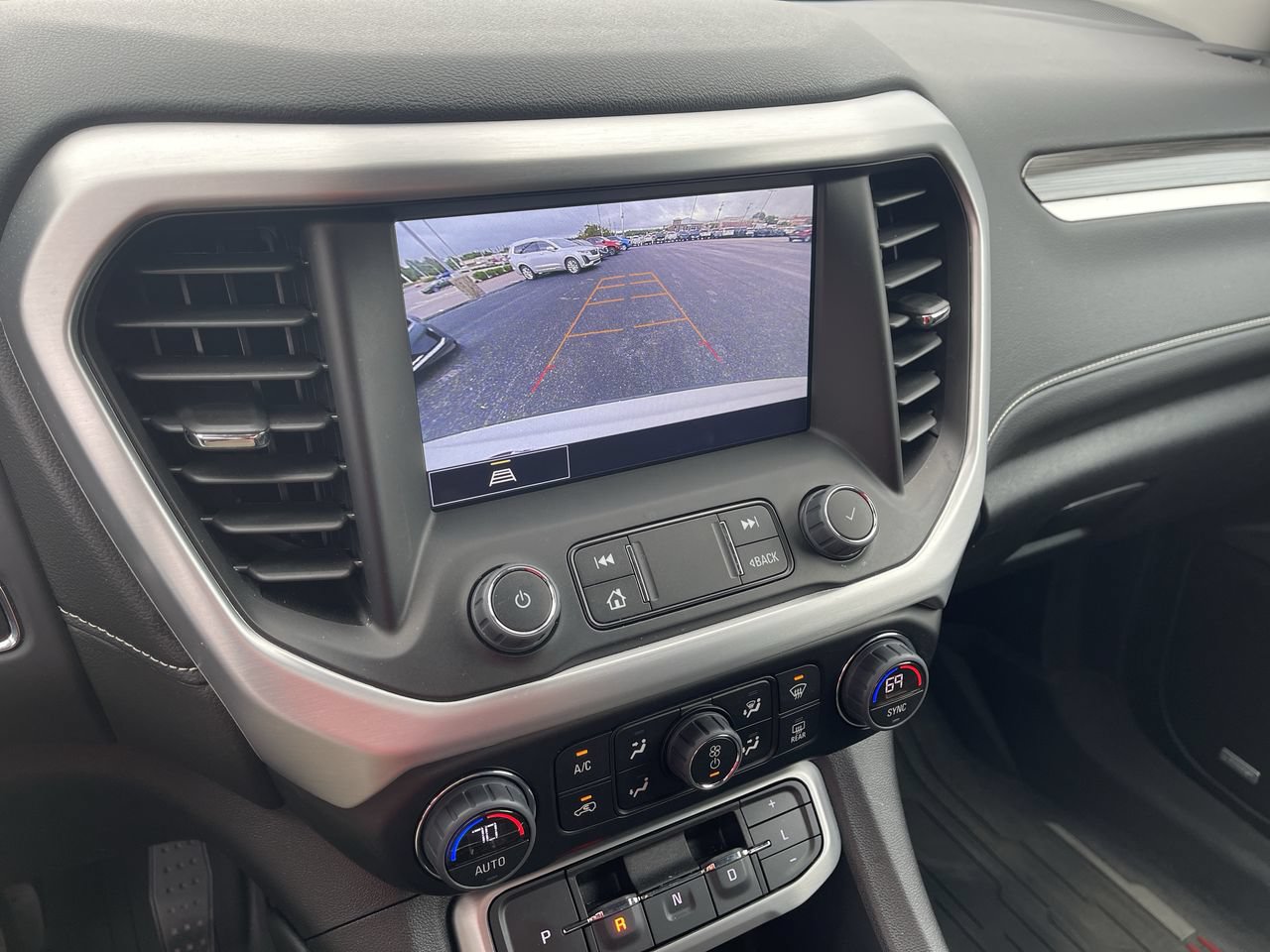 Used 2023 GMC Acadia SLT w/ Preferred Package FWD image 15