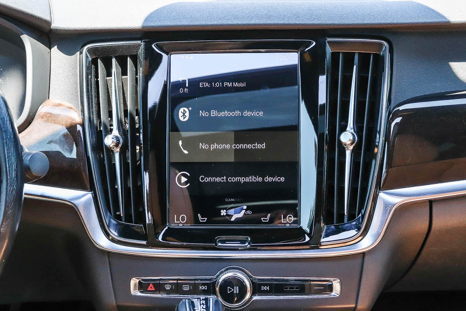 Used 2018 Volvo S90 T5 Momentum w/ Convenience Package FWD image 18