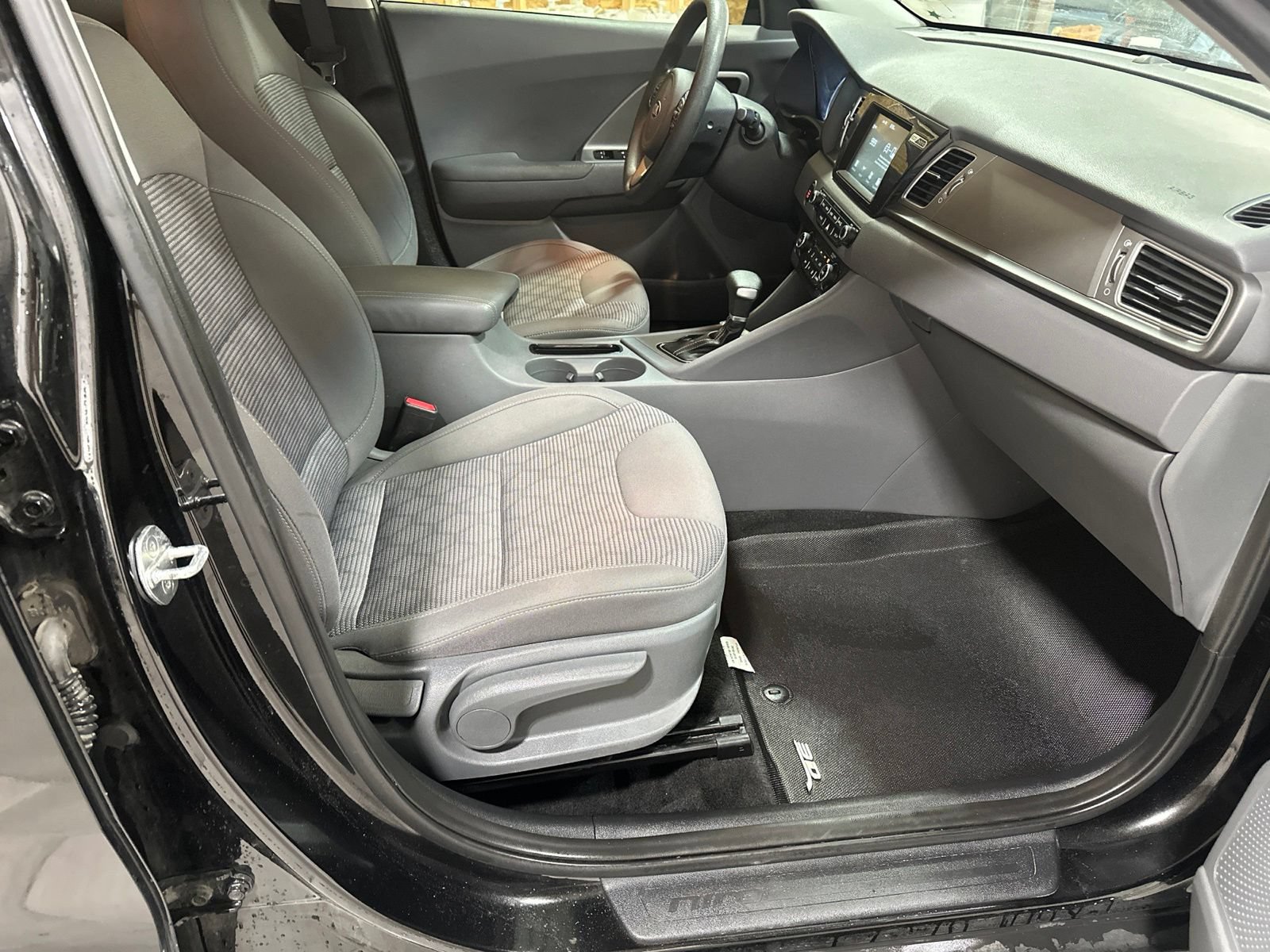 Used 2019 Kia Niro LX FWD image 15