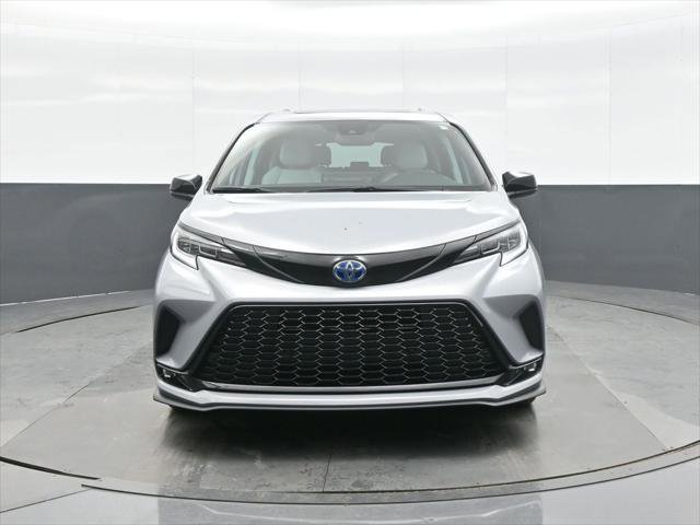 Certified 2025 Toyota Sienna XSE w/ XSE Plus Package AWD/4WD image 3