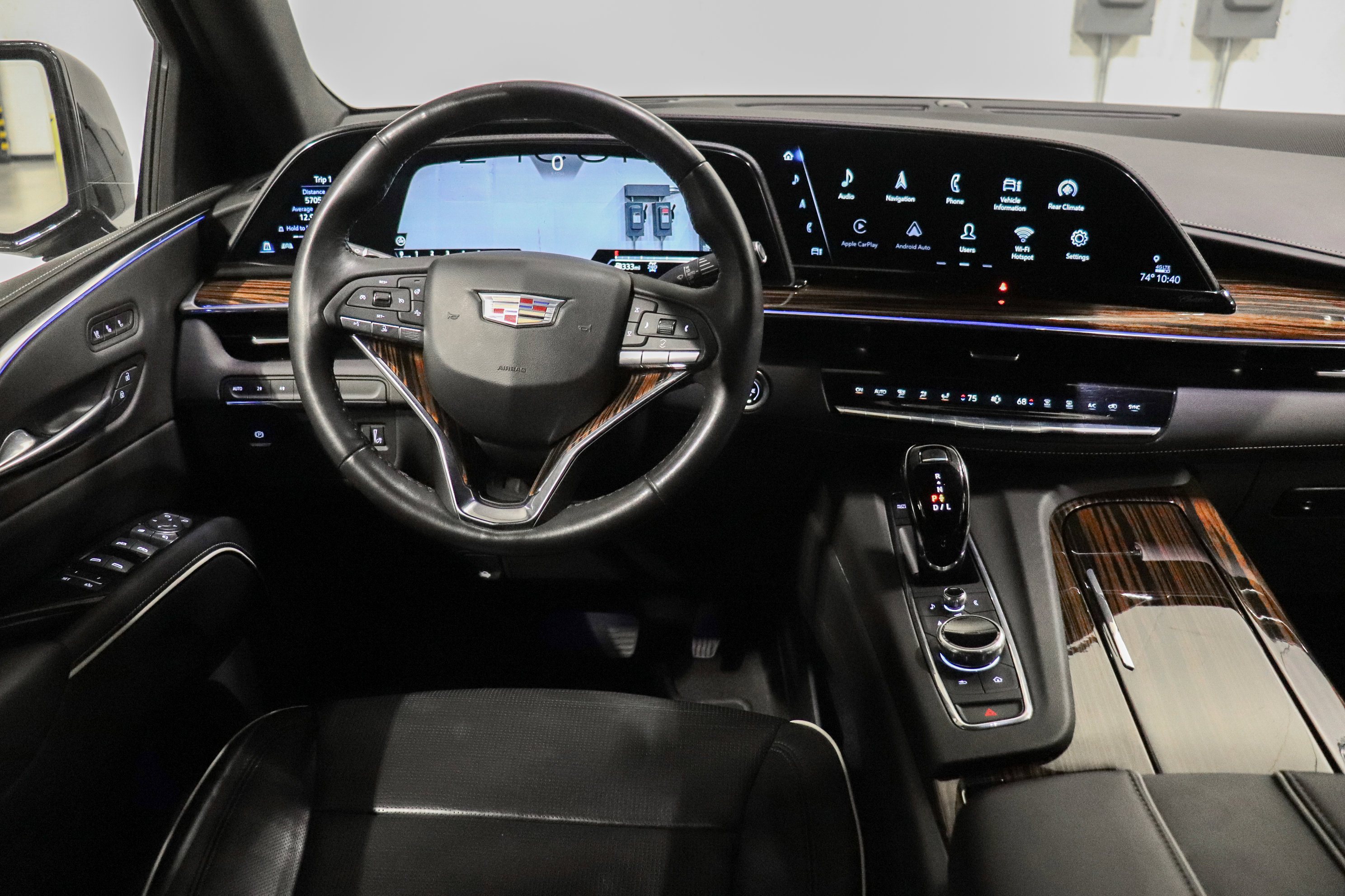 Used 2022 Cadillac Escalade Premium Luxury image 25