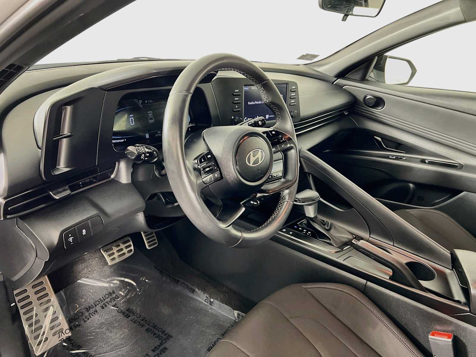 Certified 2025 Hyundai Elantra Sport FWD image 9