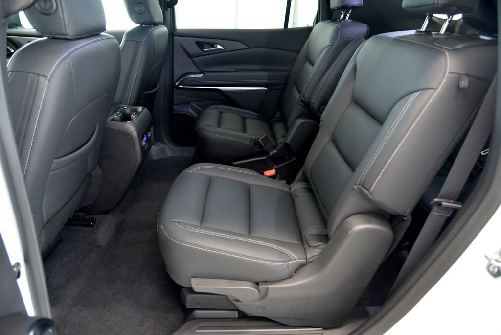 Used 2025 Chevrolet Traverse LT AWD/4WD image 27