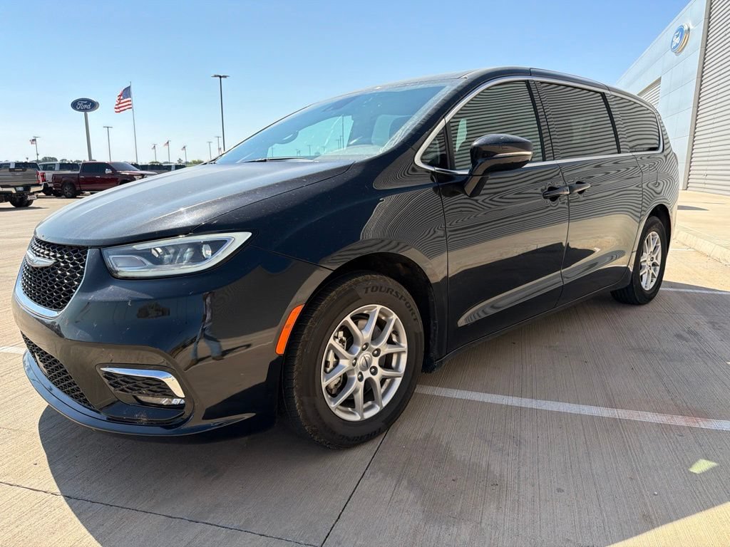 Used 2025 Chrysler Pacifica Select FWD image 7