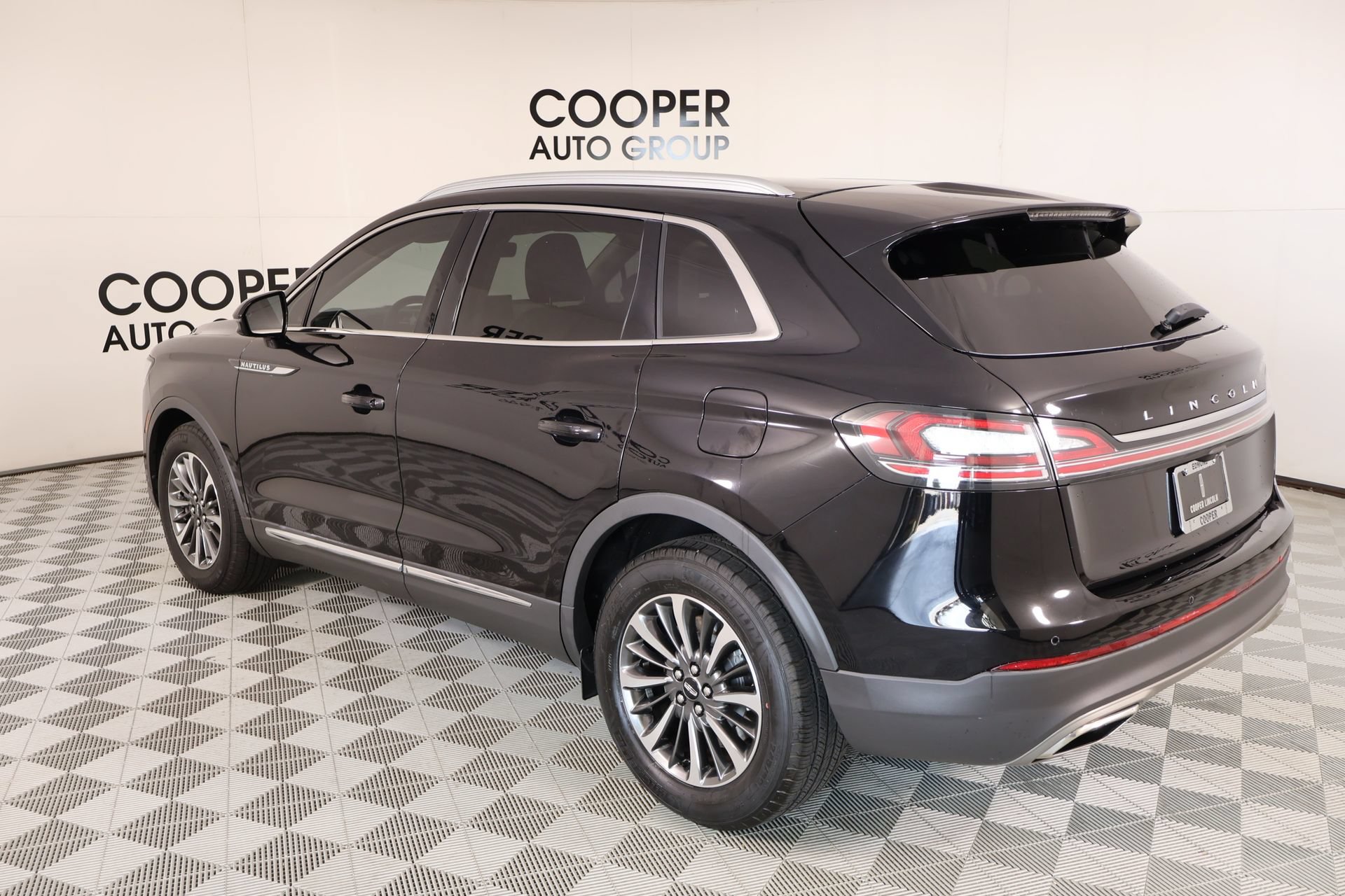 Used 2023 Lincoln Nautilus AWD w/ Premium Package image 22