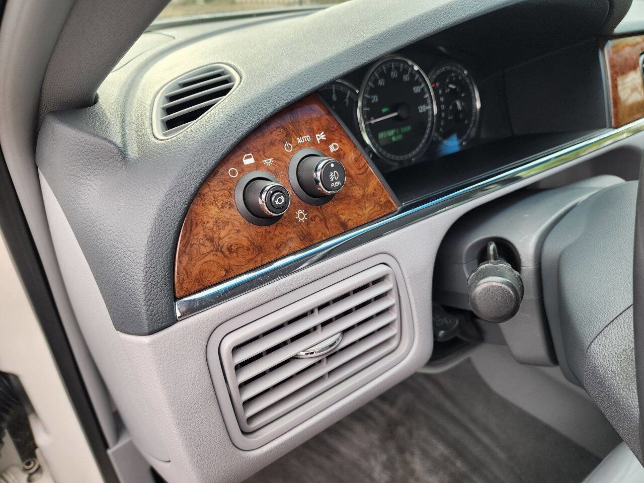 Used 2005 Buick LaCrosse CXS image 39