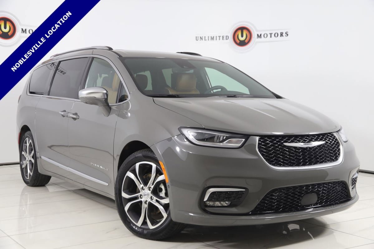Used 2024 Chrysler Pacifica Pinnacle image 1