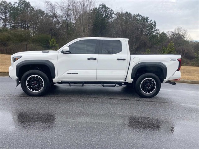 Used 2024 Toyota Tacoma TRD Off-Road image 9
