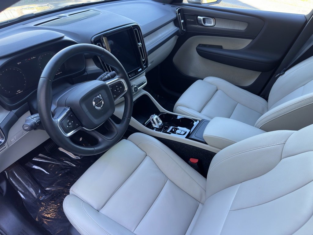 Used 2020 Volvo XC40 T4 Inscription image 14