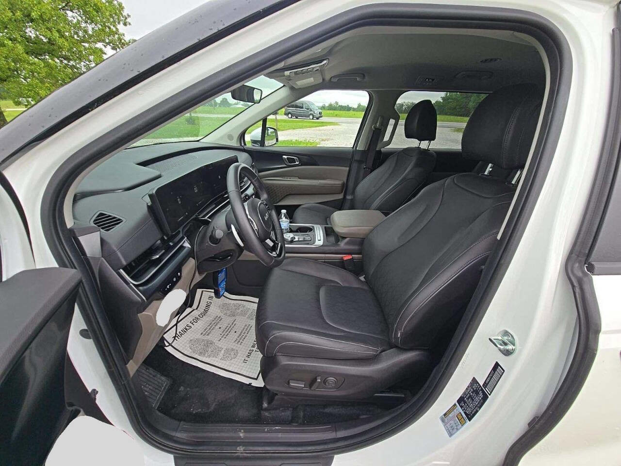 Used 2026 Kia Carnival LXS FWD image 9