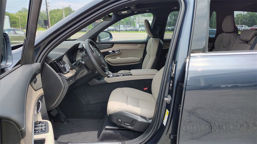 New 2026 Volvo XC90 B6 Plus w/ Protection Package Premier image 7