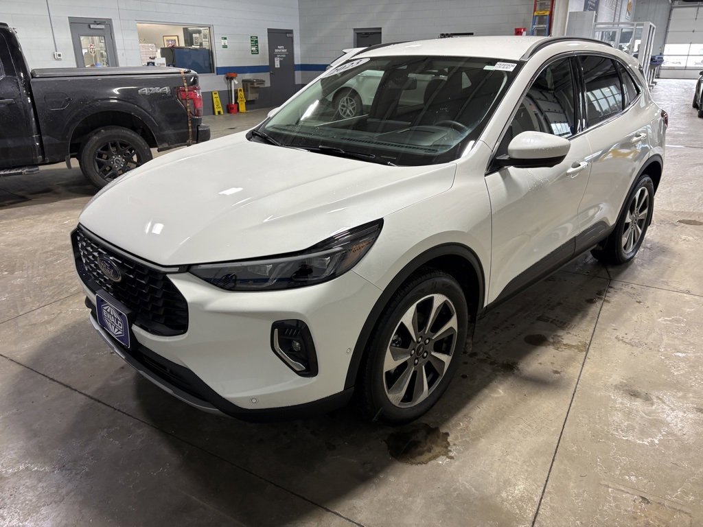 Used 2023 Ford Escape Platinum w/ Premium Technology Package image 4