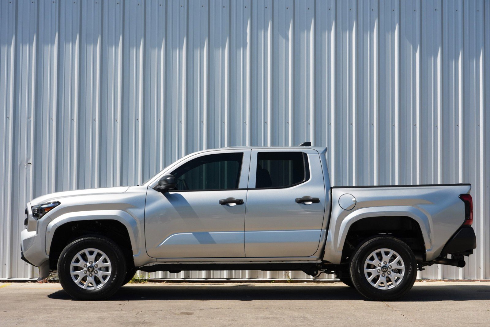 Used 2024 Toyota Tacoma SR image 43