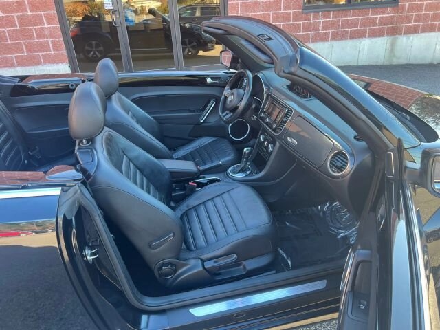 Used 2013 Volkswagen Beetle 2.0T FWD image 19