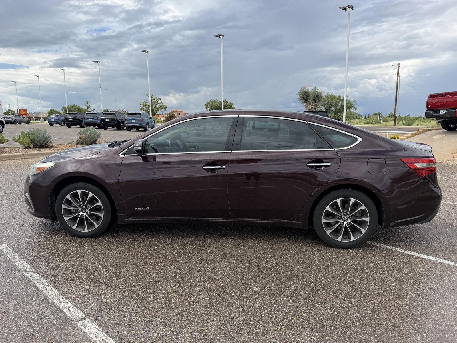 Used 2018 Toyota Avalon XLE Premium w/ All Weather Liner Package FWD image 2