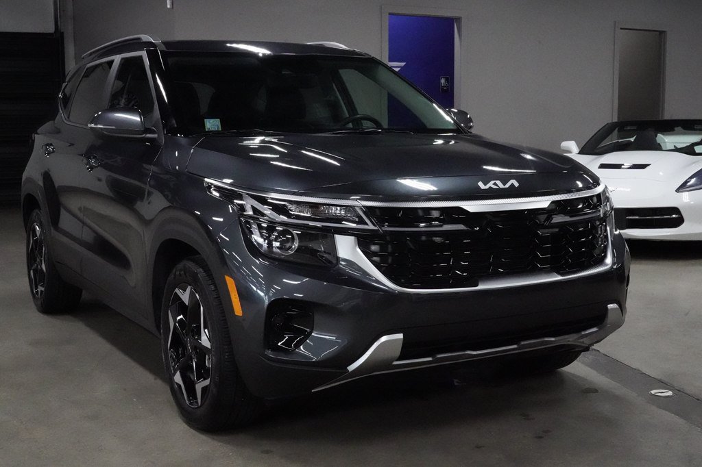 Used 2025 Kia Seltos EX w/ EX Sunroof Package FWD image 7