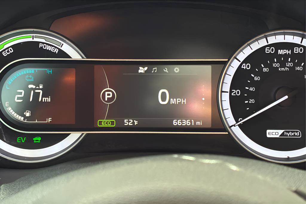 Used 2017 Kia Niro LX image 24