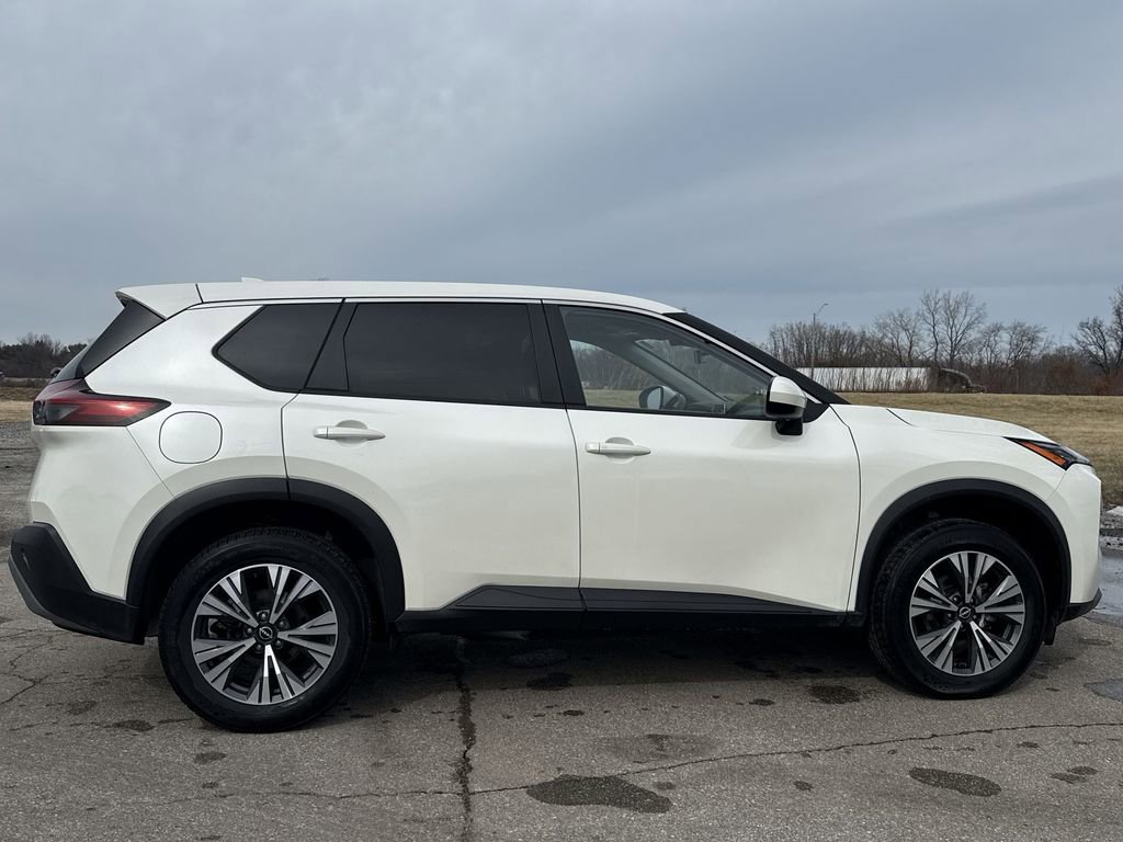 Used 2023 Nissan Rogue SV image 9